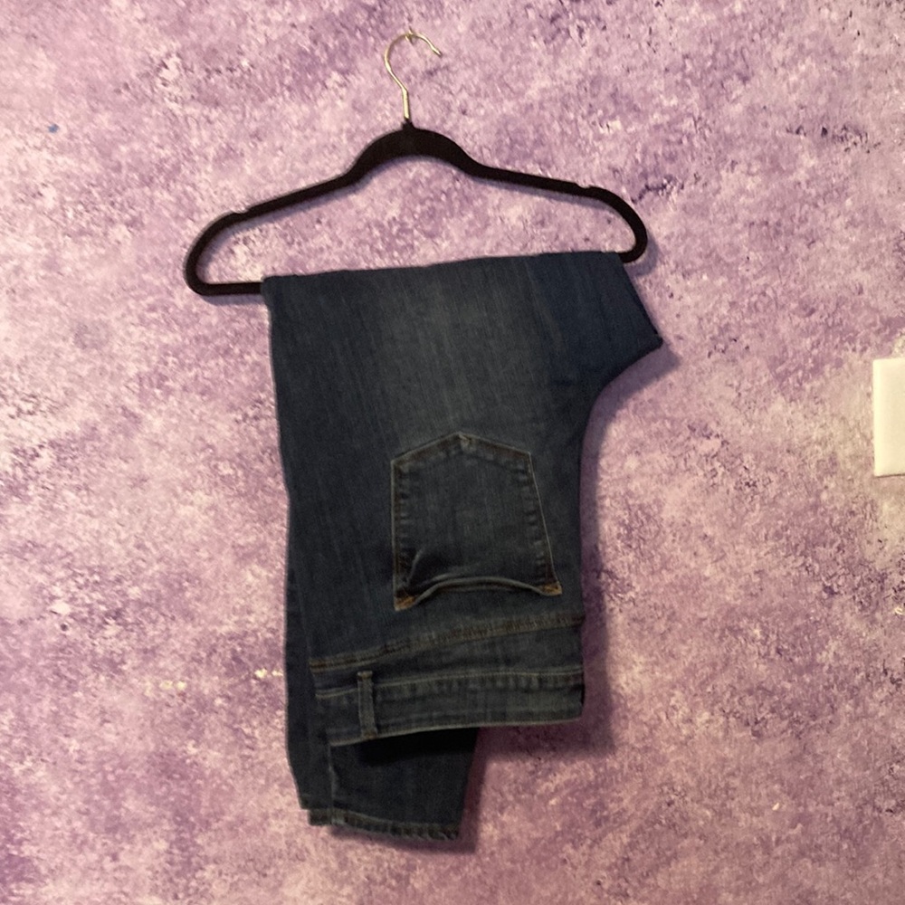 Mid rise blue jeans